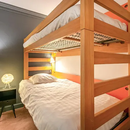Apartment De Standing Avec Cheminee Et Parking En Des Pistes - Fr-1-694-247 *